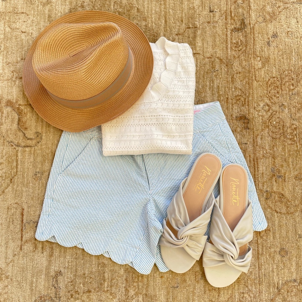 Lilly Pulitzer seersucker light blue scalloped edge shorts size 00. - Picture 10 of 12